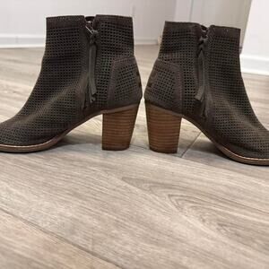 Toms suede ankle boots